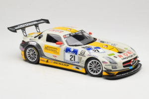 Mercedes SLS AMG GT3 #21 Rowe Racing M. Hartung / N. Heyer ADAC 24 Hours Nurburgring 2013 Minichamps 1:18 151133121 Kov – obrázok 4 z 6