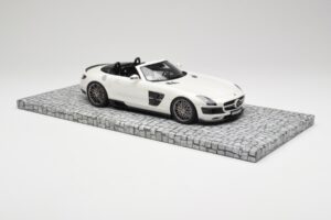 Mercedes Brabus SLS AMG 700 Biturbo Roadster Pearl Biely Minichamps 1:18 107032130 Kov – obrázok 4 z 6