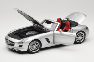 Mercedes SLS AMG Roadster Iridium Strieborný Minichamps 1:18 B66960078 Kov – obrázok 2 z 8