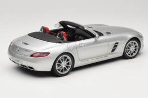 Mercedes SLS AMG Roadster Iridium Strieborný Minichamps 1:18 B66960078 Kov – obrázok 3 z 8