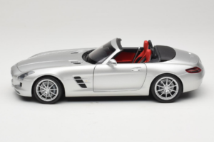 Mercedes SLS AMG Roadster Iridium Strieborný Minichamps 1:18 B66960078 Kov – obrázok 4 z 8