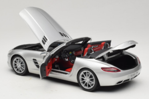 Mercedes SLS AMG Roadster Iridium Strieborný Minichamps 1:18 B66960078 Kov – obrázok 5 z 8