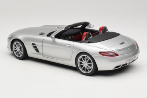 Mercedes SLS AMG Roadster Iridium Strieborný Minichamps 1:18 B66960078 Kov – obrázok 7 z 8