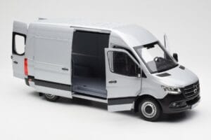 Mercedes Sprinter W907 Strieborný Norev 1:18 183424 Kov – obrázok 5 z 8