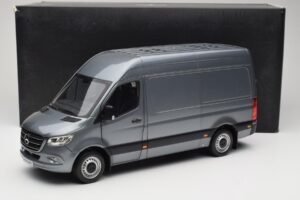 Mercedes Sprinter W907 Dodávka Selenite Grey Metallic Norev 1:18 B66004163 Kov – obrázok 8 z 8