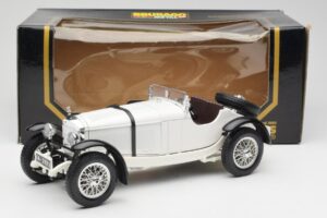 Mercedes SSKL Biely Bburago 1:18 3002 Kov – obrázok 8 z 8