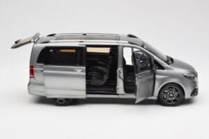 Mercedes V-Class W447 AMG Line Šedá Metalíza Norev 1:18 183488 Kov – obrázok 4 z 9