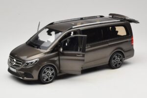 Mercedes V-Class W447 AMG Line Indium Grey Norev 1:18 183873 Kov – obrázok 2 z 8