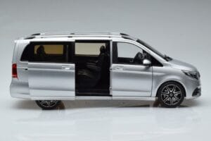Mercedes V-Class V260 AMG Line Strieborný Norev 1:18 183871 Kov – obrázok 4 z 10