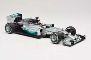 Mercedes W05 #44 L. Hamilton Mercedes AMG Petronas Chinese Grand Prix Winner 2014 Minichamps 1:18 110140244 Kov – obrázok 4 z 7