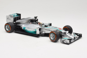 Mercedes W05 #44 L. Hamilton Mercedes AMG Petronas Malaysian Grand Prix Winner 2014 Minichamps 1:18 110140144 Kov – obrázok 4 z 7