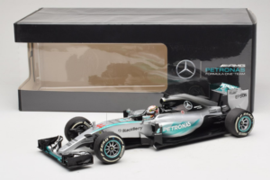 Mercedes W06 #44 L. Hamilton F1 World Champion 2015 Dealer Edition Minichamps 1:18 B66960539 Kov – obrázok 7 z 7