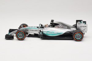 Mercedes W06 #44 L. Hamilton Mercedes AMG Petronas Japanese Grand Prix Winner 2015 Minichamps 1:18 110150344 Kov – obrázok 3 z 7