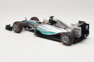 Mercedes W06 #44 L. Hamilton Mercedes AMG Petronas Japanese Grand Prix Winner 2015 Minichamps 1:18 110150344 Kov – obrázok 5 z 7