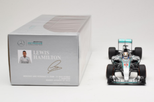 Mercedes W06 #44 L. Hamilton Mercedes AMG Petronas Japanese Grand Prix Winner 2015 Minichamps 1:18 110150344 Kov – obrázok 6 z 7