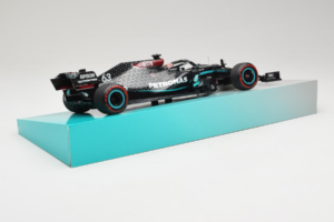 Mercedes W11 #63 G. Russell Mercedes AMG Petronas Sakhir Grand Prix 2020 Minichamps 1:18 113201663 Živica – obrázok 3 z 7