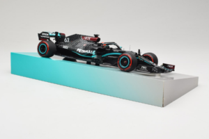 Mercedes W11 #63 G. Russell Mercedes AMG Petronas Sakhir Grand Prix 2020 Minichamps 1:18 113201663 Živica – obrázok 4 z 7