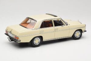 Mercedes W115 Strich 8 Krémový Sun Star 1:18 4581 Kov – obrázok 3 z 8