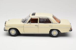 Mercedes W115 Strich 8 Krémový Sun Star 1:18 4581 Kov – obrázok 4 z 8