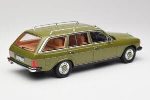 Mercedes W123 200T Cypress Zelený BoS Models 1:18 BOS008 Kov – obrázok 2 z 6