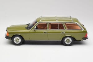 Mercedes W123 200T Cypress Zelený BoS Models 1:18 BOS008 Kov – obrázok 3 z 6