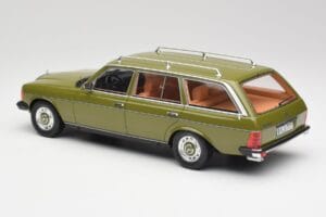 Mercedes W123 200T Cypress Zelený BoS Models 1:18 BOS008 Kov – obrázok 5 z 6