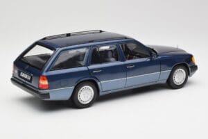 Mercedes 300D W124 T-Modell Nautical Modrý Norev 1:18 183962 Kov – obrázok 3 z 8