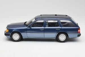 Mercedes 300D W124 T-Modell Nautical Modrý Norev 1:18 183962 Kov – obrázok 4 z 8