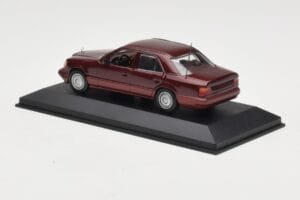 Mercedes W124 Dark Red Metallic Minichamps 1:43 MB002 Kov – obrázok 3 z 4