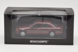 Mercedes W124 Dark Red Metallic Minichamps 1:43 MB002 Kov – obrázok 4 z 4