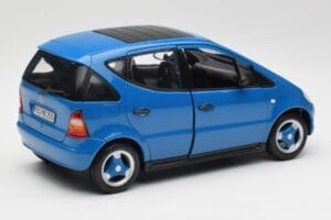 Mercedes A-Class W168 Azure Modrý Maisto 1:18 50311 Kov – obrázok 3 z 8