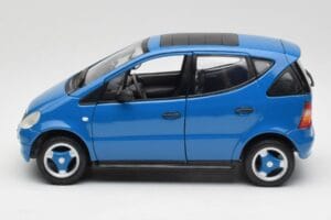 Mercedes A-Class W168 Azure Modrý Maisto 1:18 50311 Kov – obrázok 4 z 8