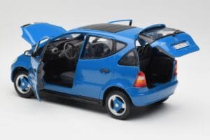 Mercedes A-Class W168 Azure Modrý Maisto 1:18 50311 Kov – obrázok 5 z 8
