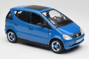 Mercedes A-Class W168 Azure Modrý Maisto 1:18 50311 Kov – obrázok 6 z 8