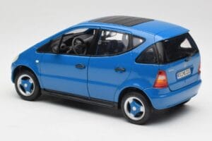 Mercedes A-Class W168 Azure Modrý Maisto 1:18 50311 Kov – obrázok 7 z 8