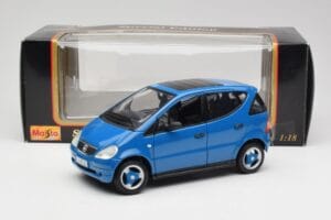 Mercedes A-Class W168 Azure Modrý Maisto 1:18 50311 Kov – obrázok 8 z 8