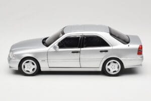 Mercedes C36 AMG W202 Silver Metallic Norev 1:18 183380 Kov – obrázok 4 z 8