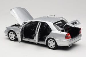 Mercedes C36 AMG W202 Silver Metallic Norev 1:18 183380 Kov – obrázok 5 z 8