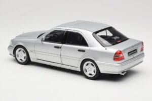 Mercedes C36 AMG W202 Silver Metallic Norev 1:18 183380 Kov – obrázok 7 z 8
