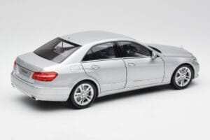 Mercedes E-Klasse W212 Avantgarde Iridium Strieborný Lak Vydanie 1 Minichamps 1:18 B66960212-D1 Kov – obrázok 3 z 11