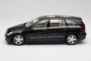 Mercedes R-Class W251 Obsidian Čierny Minichamps 1:18 150034601 Kov – obrázok 4 z 8