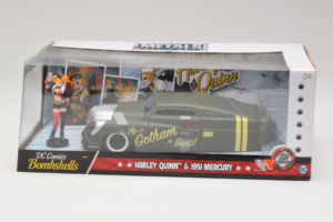 Mercury Gotham or Bust With Harley Quinn Figure Metals Diecast 1:24 30456 Kov