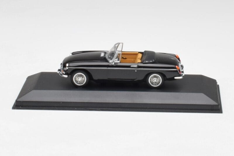 MGB Kabriolet Čierny Minichamps 1:43 430131030 Kov