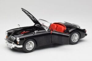 MGA English Roadster Čierny Revell 1:18 84559091 Kov – obrázok 2 z 8