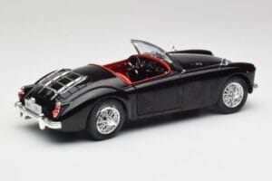 MGA English Roadster Čierny Revell 1:18 84559091 Kov – obrázok 3 z 8