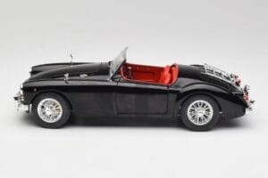 MGA English Roadster Čierny Revell 1:18 84559091 Kov – obrázok 4 z 8