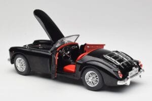 MGA English Roadster Čierny Revell 1:18 84559091 Kov – obrázok 5 z 8