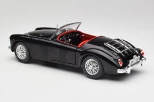 MGA English Roadster Čierny Revell 1:18 84559091 Kov – obrázok 7 z 8