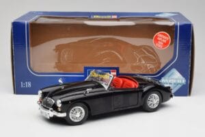 MGA English Roadster Čierny Revell 1:18 84559091 Kov – obrázok 8 z 8