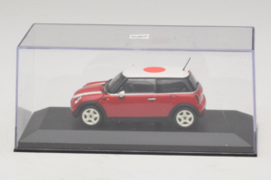 Mini Cooper Červený s Japonskou Vlajkou Minichamps 1:43 80420309024-R1 Kov – obrázok 4 z 5